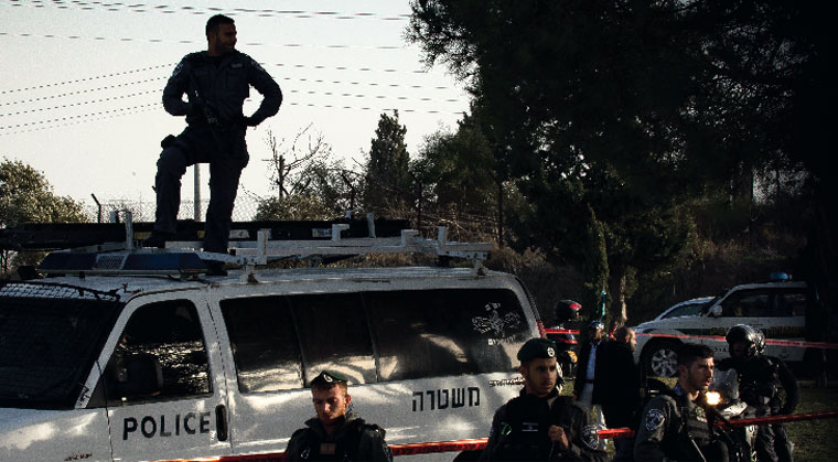 Is    the    IDF    Handcuffing    Soldiers?