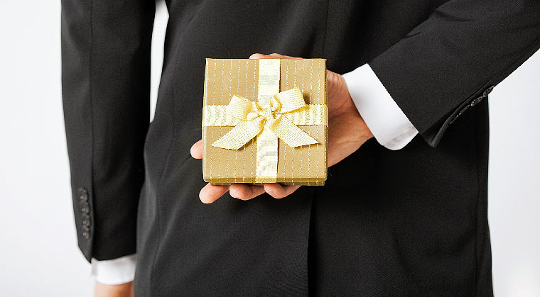 How    to    Train    Your    Husband    Not    to    Buy    You    Jewelry