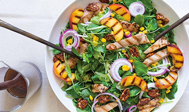 Grilled    Chicken    and    Peach    Summer    Salad