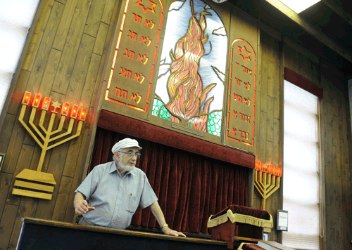 A    Shul    for    All    Seasons    in    Fallsburg