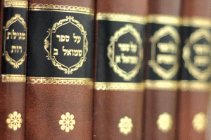 Prophecy    for    the    Generations:    A    Look    at    an    Analytical    Approach    to    Navi