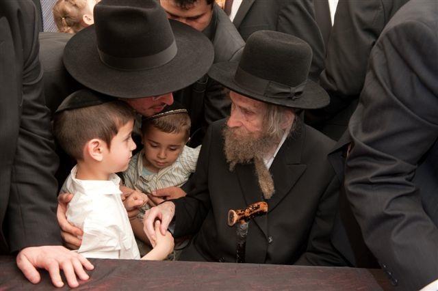 When    the    Mountains    Danced:    Travels    with    HaRav    Aharon    Leib    Steinman