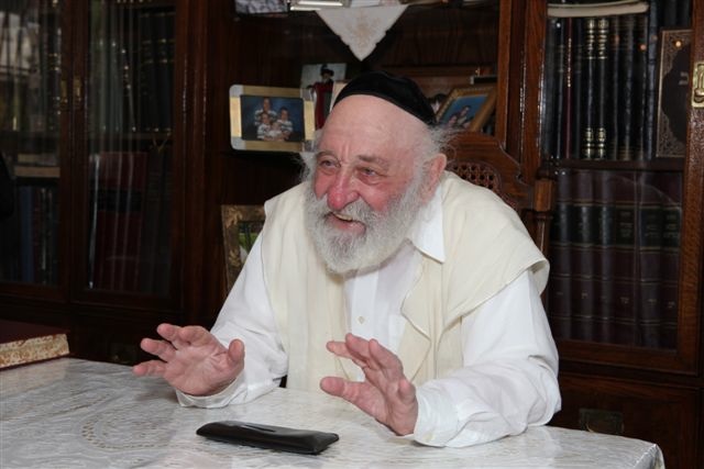 Witness    to    the    Revival:    A    Talk    with    Reb    Itche    Duvid    Rezmowitz