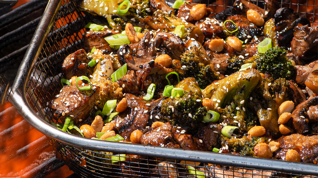 GRILL-BASKET BEEF AND BROCCOLI 