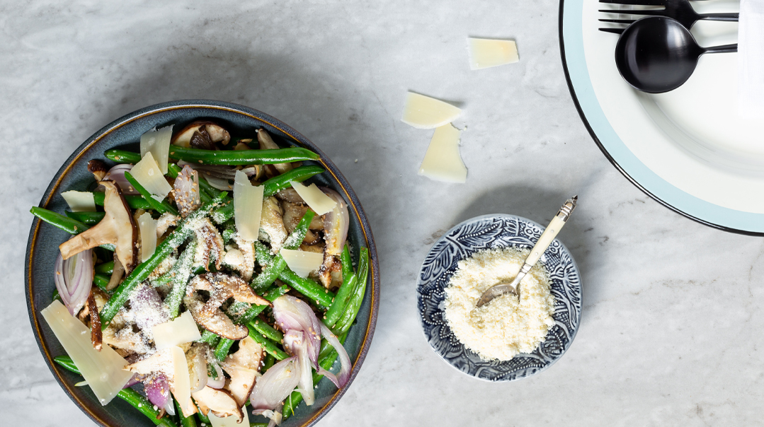 SAUTÉED GREEN BEANS WITH MUSHROOMS AND PARMESAN 