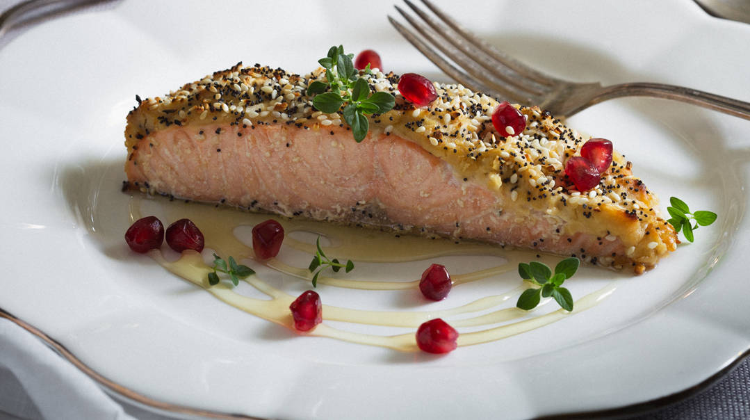 Hummus-Topped Salmon 