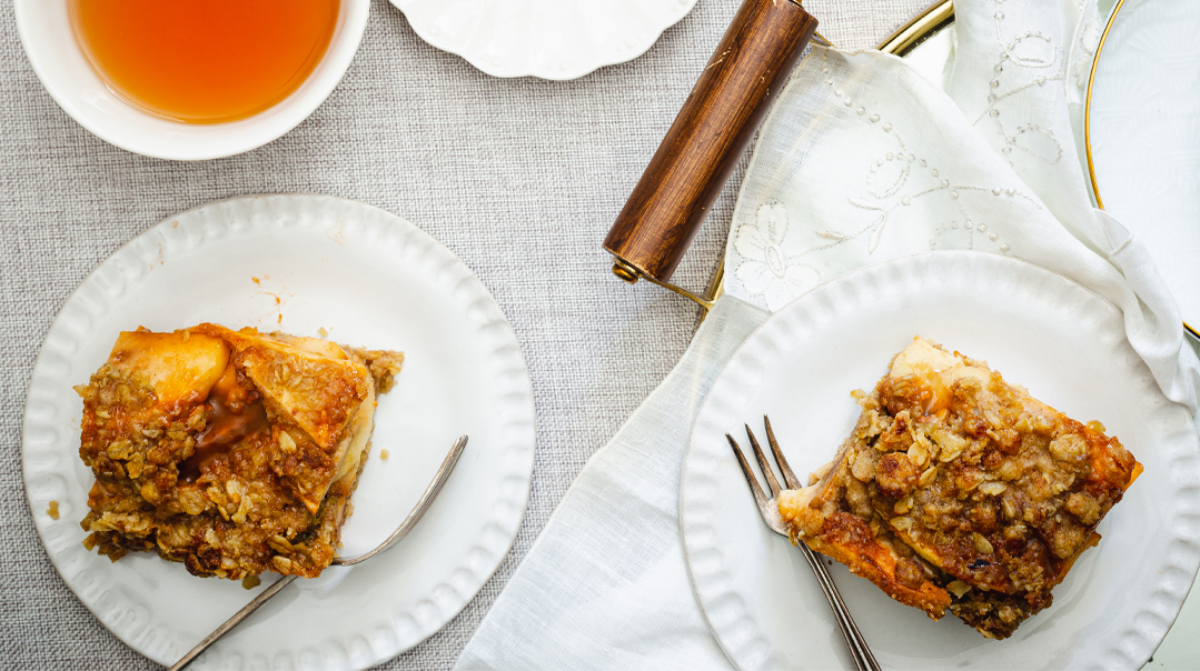 Apple-Caramel Streusel Bars 