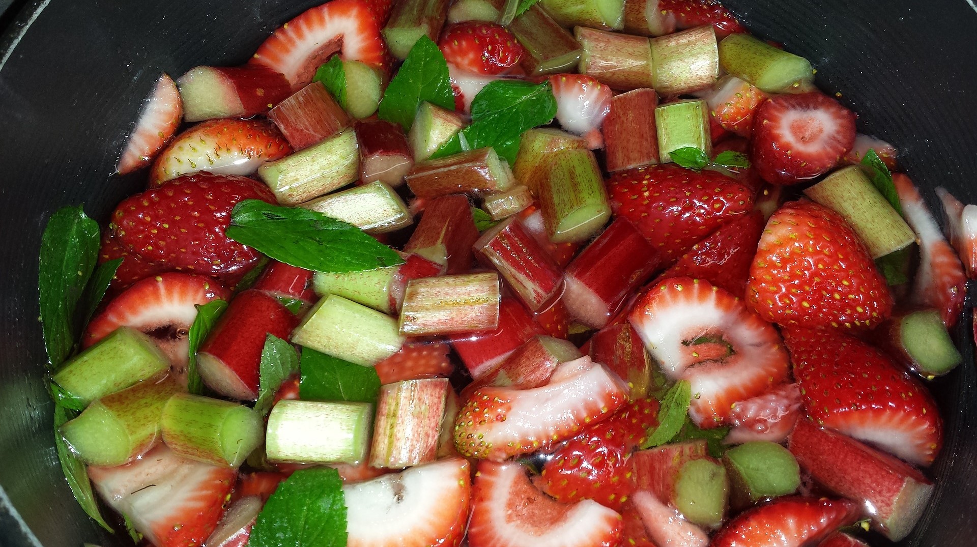 Strawberry Rhubarb Dessert