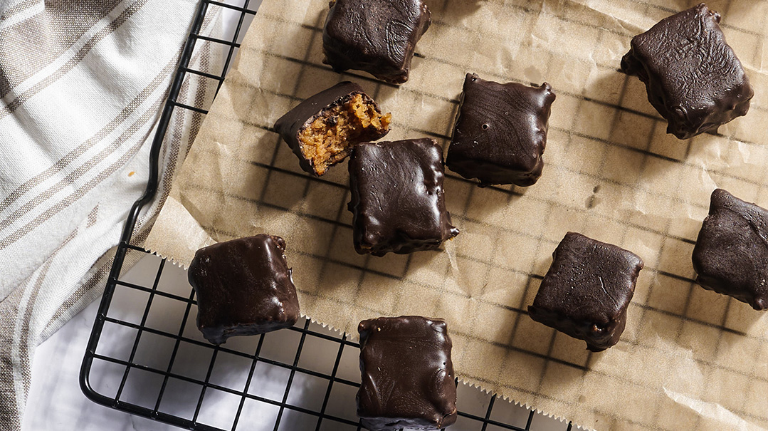 Chocolate Almond-Butter Bites