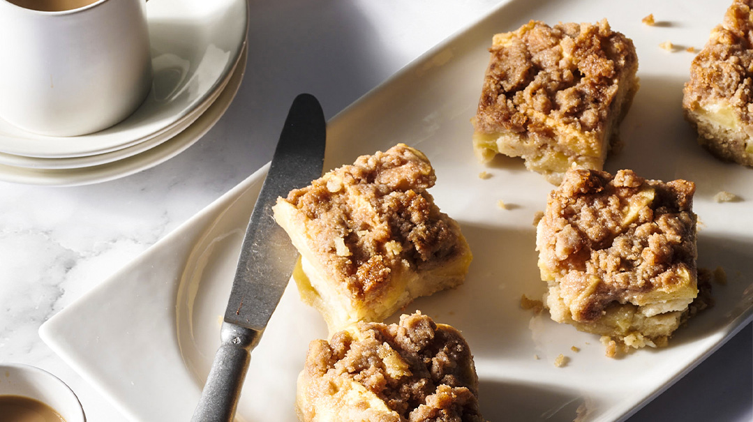 No-Mixer Apple Streusel Cake