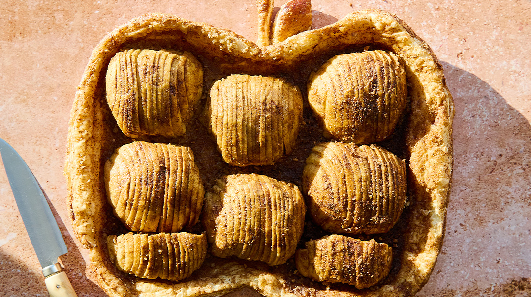 Honey-Glazed Apple-Shaped Galette