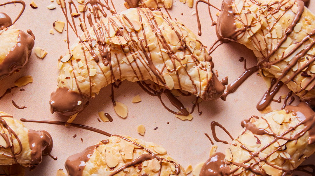 Almond Cheese Horns