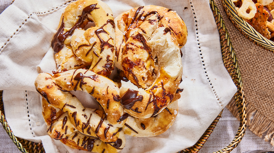 Salted Caramel-Stuffed Pretzels