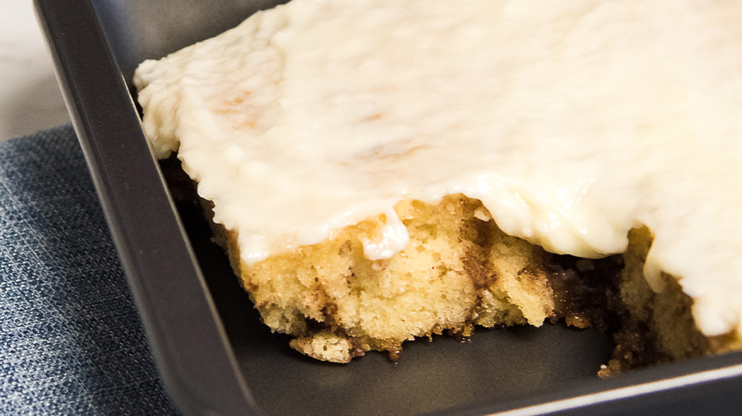 Cinnamon Bun Cake