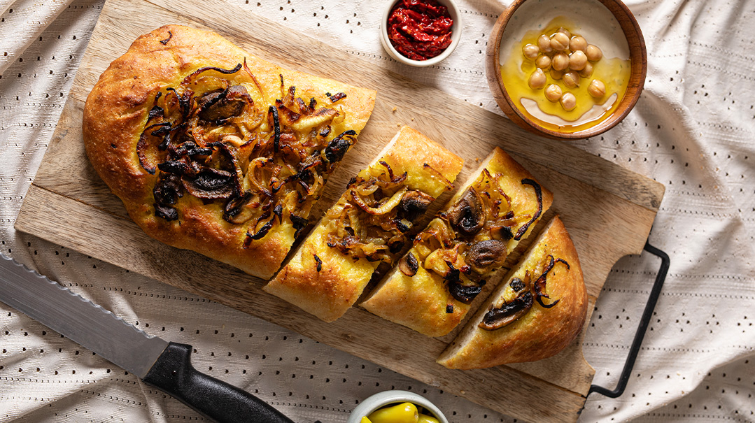 Flatbread with Mushroom-Onion Topping