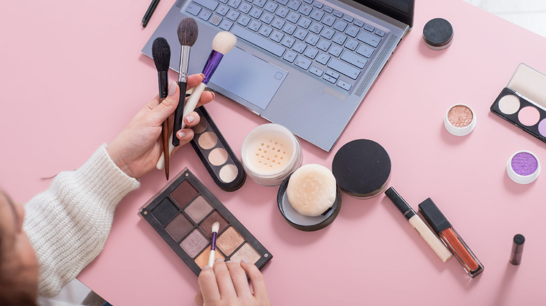 Status Glow: Makeup for the Busy Woman  